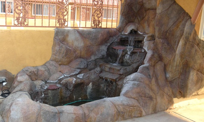 Lone Pine Hotel | Trails Motel