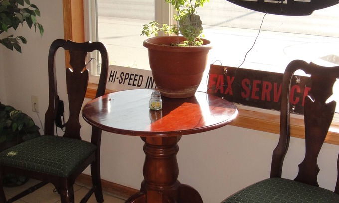 South Hutchinson Hotel | Trails West Motel