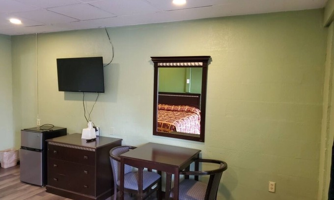 Fairview Heights Hotel | Trailway Motel