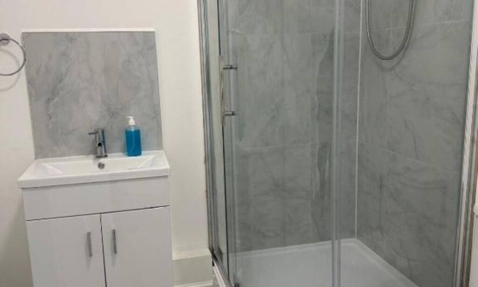 Scunthorpe Apartment | Train Station Aparthotel - Free Wifi, Free Parking Deluxe Double Studio