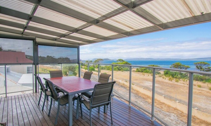 Albany House | Trainspotting at Alfra 23