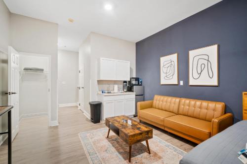 Grand Bay Apartment | Tranquil 1 BR Studio in Grand Bay - Oak & Fountain