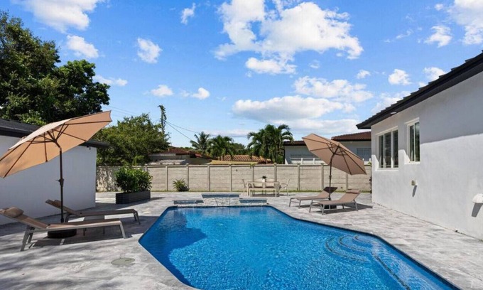 El Portal House | Tranquil 3 BR Oasis in El Portal with Pool and BBQ