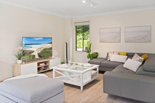Wollongong West House | Tranquil 3br Thome W Spa Bath, Bbq & Ev Parking