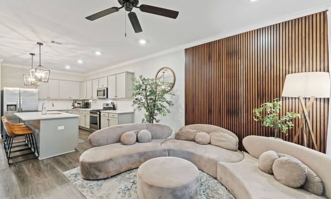 Auburn - Opelika House | Tranquil 3BR Townhome with Porch, Office & Pool Access Near Auburn