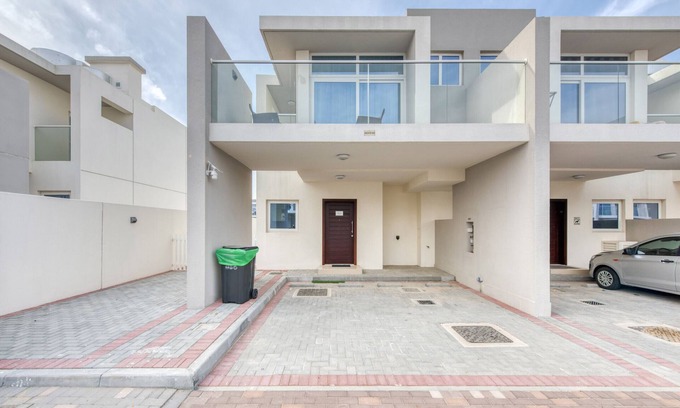 Dubai Ski Chalet | Tranquil 3BR Townhouse at Albizia Damac Hills 2 by Deluxe Holiday Homes