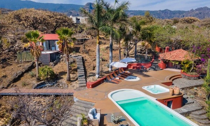 Tepoztlan House | Tranquil 5BR Retreat with Infinity Pool & Lush Mountain Views