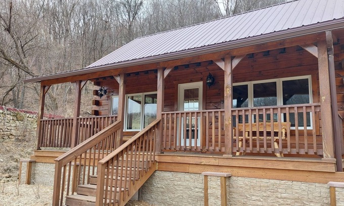 Ontario Cabin | Tranquil Amish-built cabin near Wildcat State Park