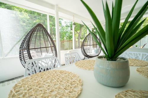 Meadowlawn House | Tranquil And Sunny 4br Getaway Home