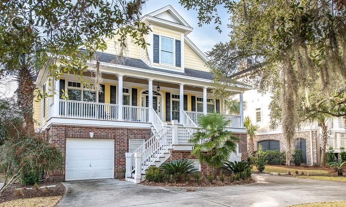 Debordieu Colony House | Tranquil Beach House Conveniently Located Near the Ocean Beach Retreat