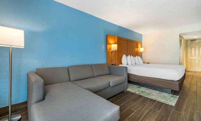 Seabreeze Park Hotel | Tranquil Beachside Escape | Ideal for Unwinding & Exploring Nearby Attractions