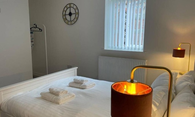 Liverpool House | Tranquil building with WiFi in vibrant Liverpool