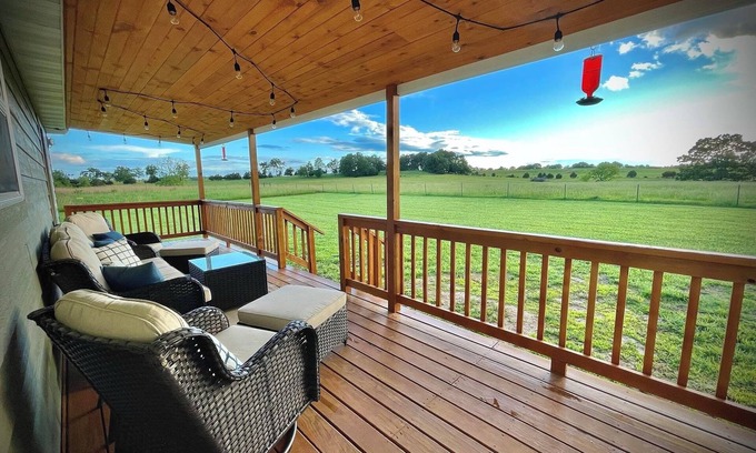 Caulfield Cabin | Tranquil Cabin on 71/acre cattle farm—near Cloud 9 ranch and Ozark rivers!