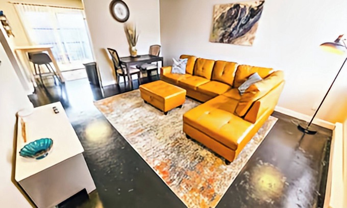 Oakhurst Apartment | Tranquil Charlotte Retreat