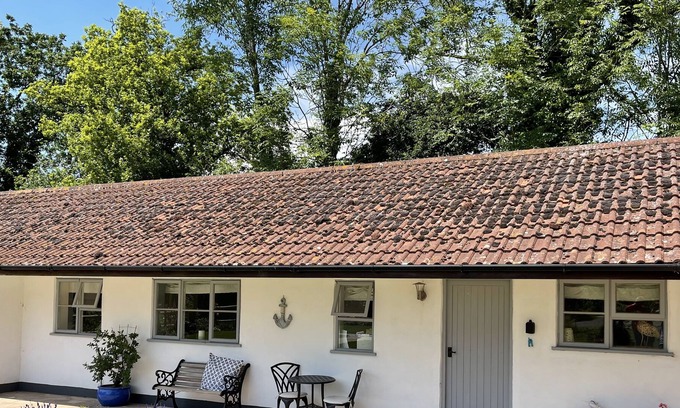 Bicton Cottage | Tranquil Cottage in Devonshire Countryside Near the Beautiful South Devon Coast