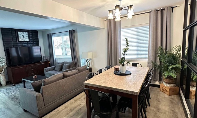 Vallejo House | Tranquil Escape: 4-Bedroom Home with Modern Amenities and pool