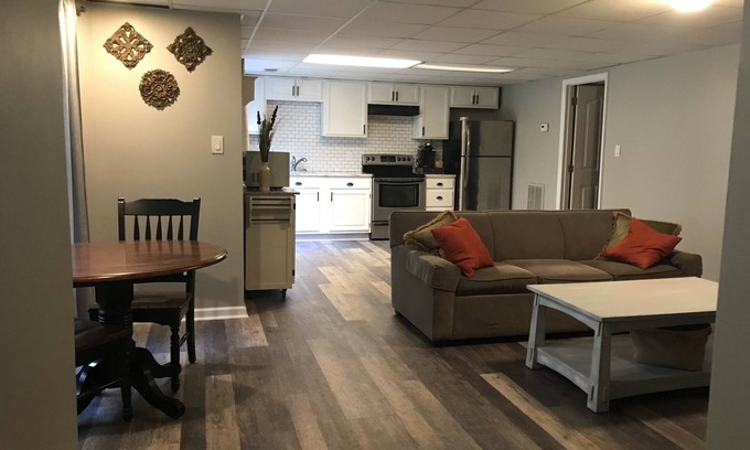 Prosperity Church Road Apartment | Tranquil Escape~Modern 1BD Suite on Greenway