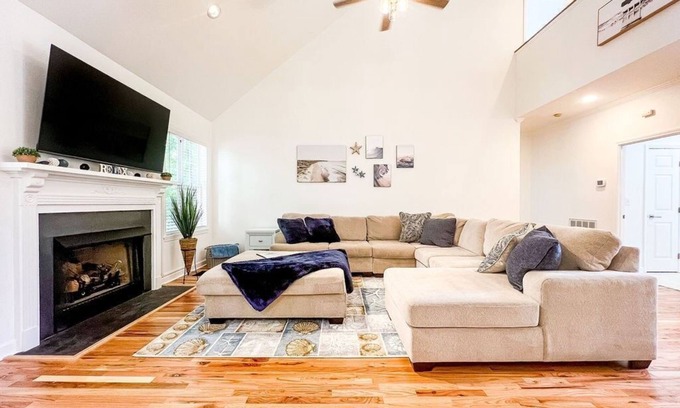 Ogden House | Tranquil Haven: Spacious Retreat for 16+ w/Games