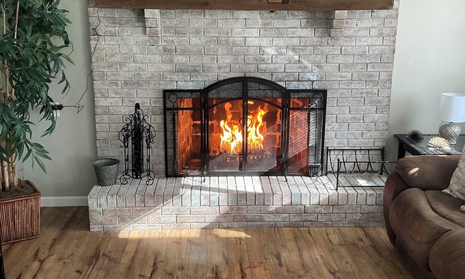 Stendal House | Tranquil Hideaway: Your Private Lakefront Retreat