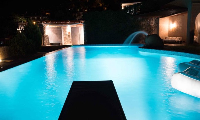 Ano Volos Apartment | Tranquil Infinity Pool Getaway (private jacuzzi and steam bath, pool, garden, sea and city views)