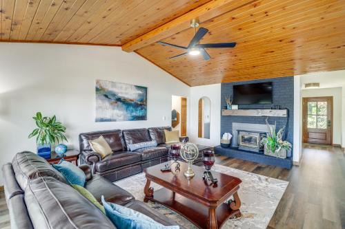 Higden House | Tranquil Lakefront Greers Ferry Escape with Fire Pit