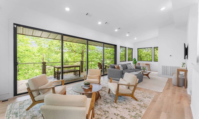 Northport House | Tranquil Lakeside Loft - Stunning Views & Serene Getaway