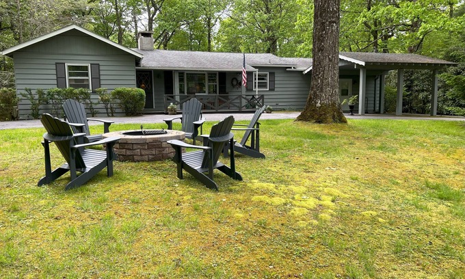 Mirror Lake House | Tranquil Mirror Lake Paradise With Large Screened-in Porch!