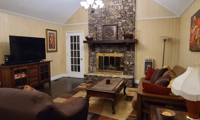 Fort Mc Clellan House | Tranquil mountain view home near Talladega National Forest