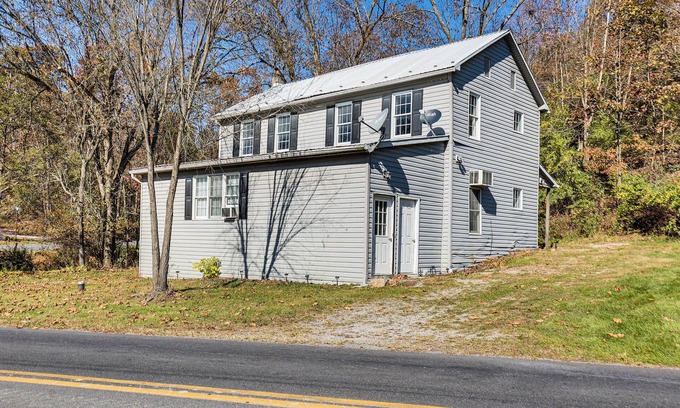 Mount Pleasant Mills House | Tranquil Mt Pleasant Mills Retreat on 60-Acre Farm