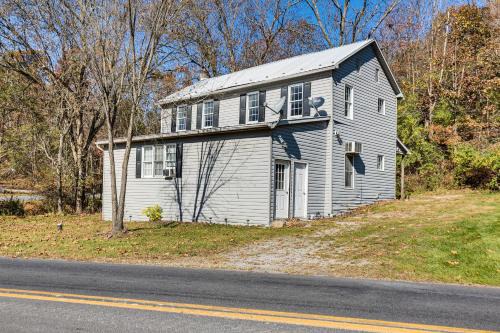 Mount Pleasant Mills House | Tranquil Mt Pleasant Mills Retreat on 60-Acre Farm