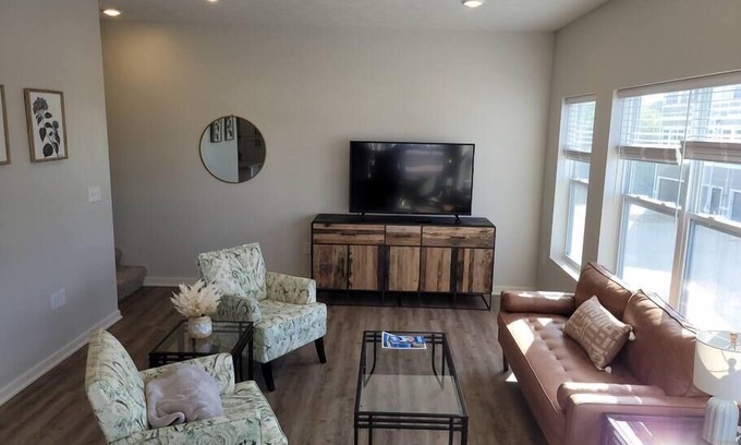 Elkhorn House | Tranquil Omaha Retreat with WiFi, Easy City Access