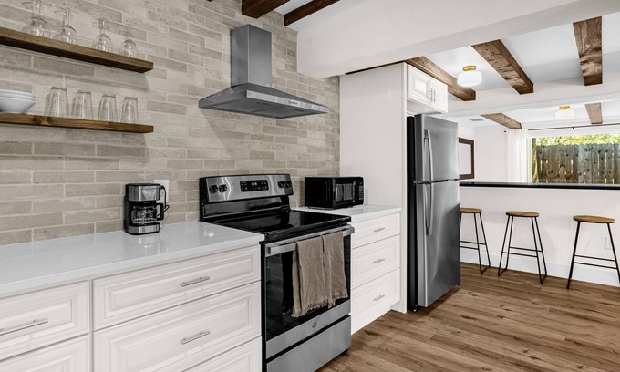 Orlando House | Tranquil Qasis 3/2 Cottage in East Orlando, FL!