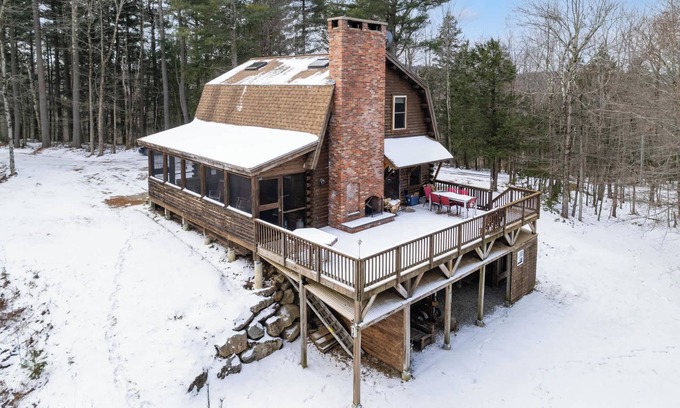 Blandford House | Tranquil Retreat 6-BR Total in the Berkshires
