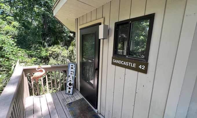 Night Heron House | Tranquil Two-Bed Bungalow in Sea Pines – Walk to the Beach & Pool, Pet Friendly