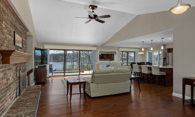 Effingham House | Tranquil Waters Retreat