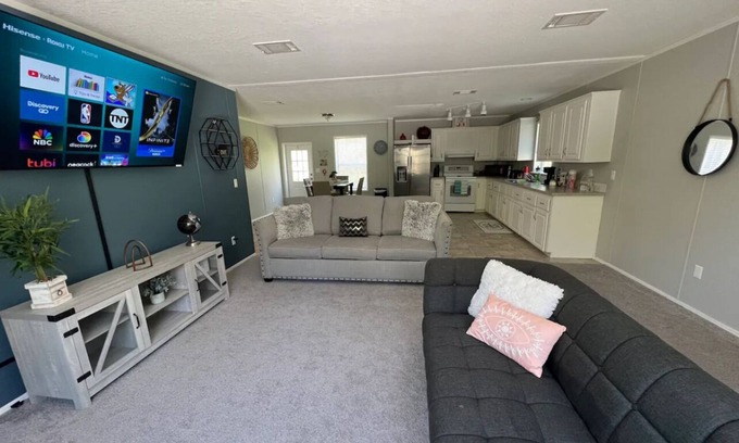 Land O' Lakes House | Tranquility house close to airport, beach, mall, park, zoo.