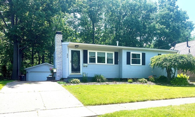 Akron House | Traveling professionals Paradise towpath cottage