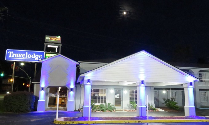 Walterboro - St. George Hotel | Travelodge by Wyndham Walterboro