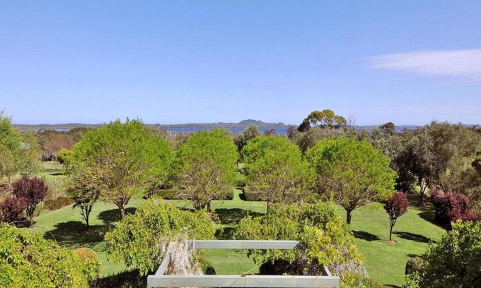 Bow Bridge House | Tree Elle Retreat