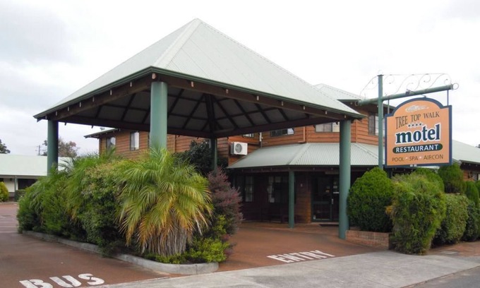 Walpole Hotel | Tree Top Walk Motel