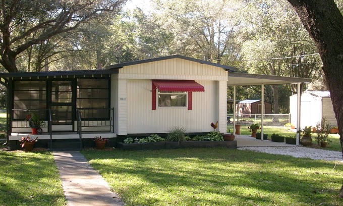 Bearss Plaza House | 'Tree Tops' A Florida Friendly, Pet Friendly, Rental