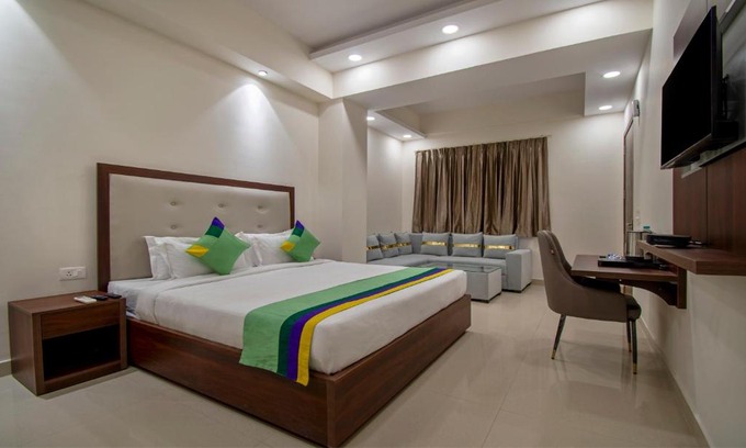 Sector 70 Hotel | Treebo La Mirage Suite