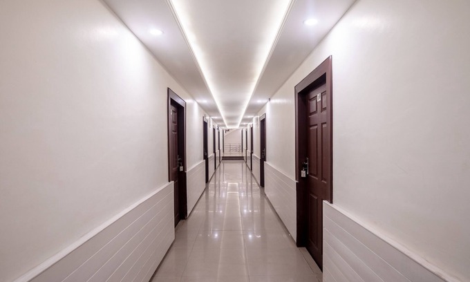 Srinagar Hotel | Treebo Royal Park - 7 Km From Dal Lake