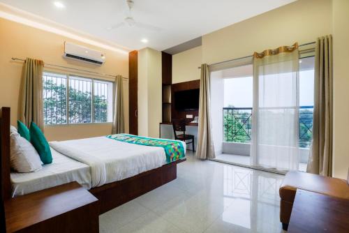 Khanapara Hotel | Treebo Urban Oasis Inn, Sixmile
