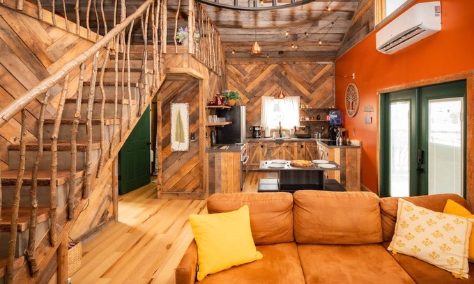 West Newton House | Treehouse Hot tub on 60 Acre Farm Near Downtown