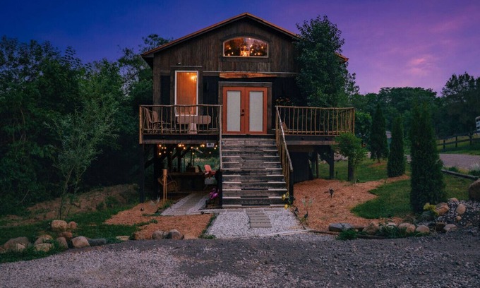 West Newton Cabin | Treehouse Hot tub on 60 acre farm near downtown