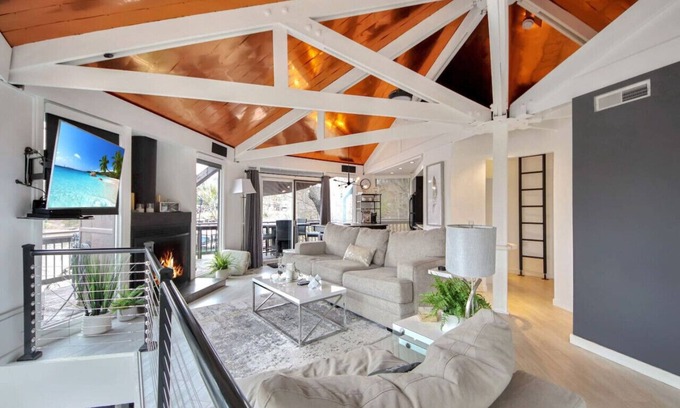 Village of Four Seasons Cabin | Treetop, 2 pools, dock, hot tub!