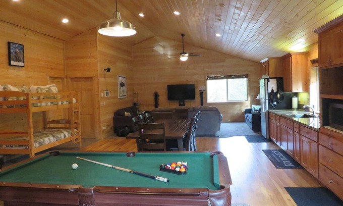 Island Park Cabin | Treetop Loft-28 miles to Yellowstone-Owner Operated