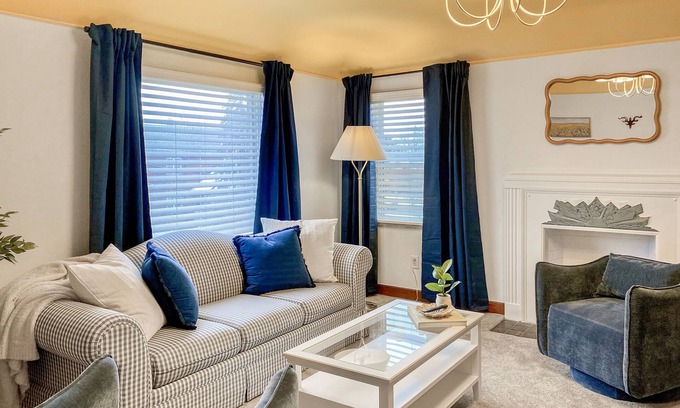 Grandview Heights Condo | Treetop Suite - Sauna - King Bed - Garage