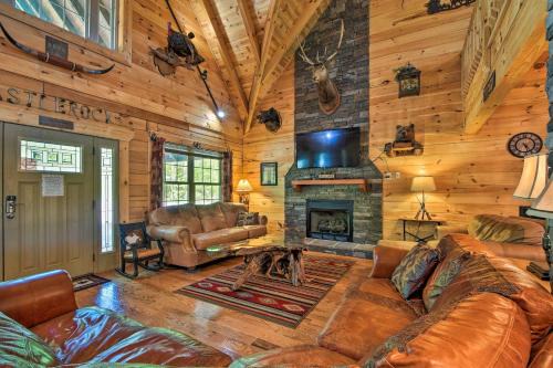 Trenton House | Trenton Cabin with Hot Tub - 14 Mi to Lookout Mtn!
